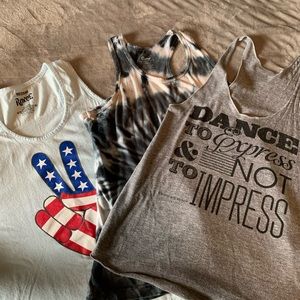 set of three tank tops!